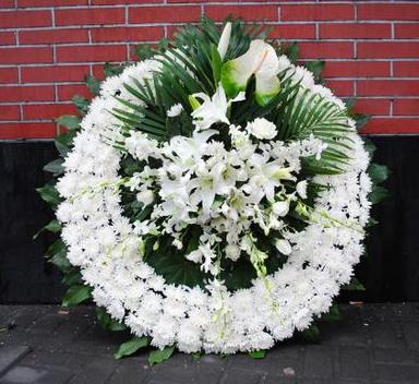 现代葬礼为什么要送花圈?(图1) 花圈