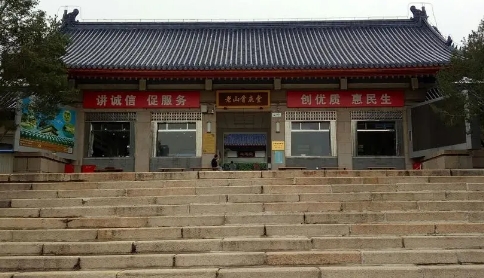 老山骨灰堂停车场收费吗？