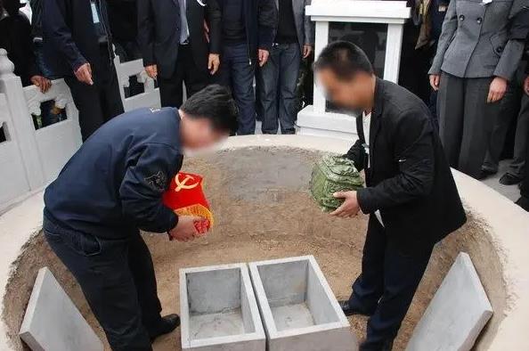 骨灰下葬有什么讲究需要注意点啥(图1) 骨灰盒下葬有什么讲究?